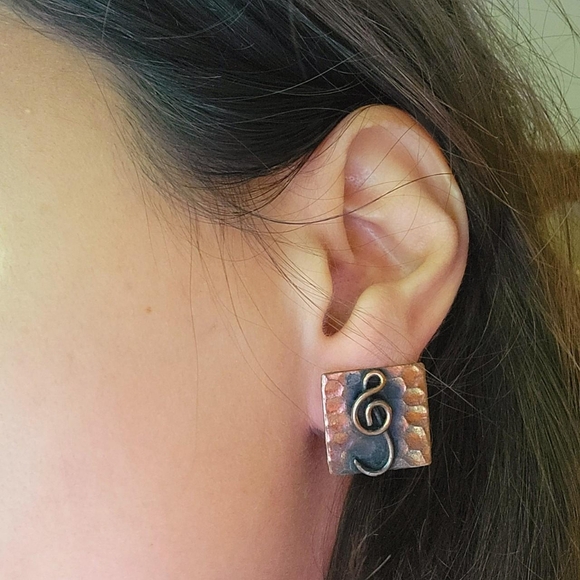 Vintage Copper Treble Clef Musical Clip-On Earrings - Picture 6 of 7